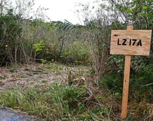 高江にヘリ発着場新設か　北部訓練場内に看板　東村