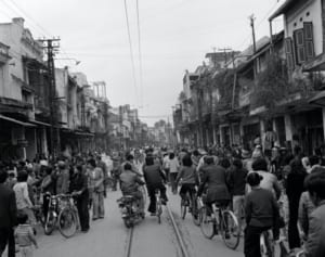 瀬戸正人　写真展で感じた「アジアの熱気」と「女性の内面」