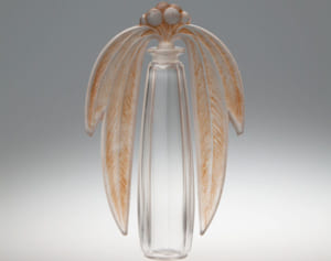 日本最大の香料メーカーが収集　世界と日本の「香りの器」