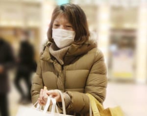 本誌記者に不自然な笑み…小室佳代さんの半生取材で見えたもの