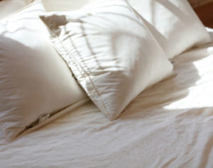 分厚い掛け布団はNG！「寝返り」するための寝具選びの心得