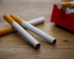 イオン「就業45分前の禁煙要請」は人権侵害？論争が勃発