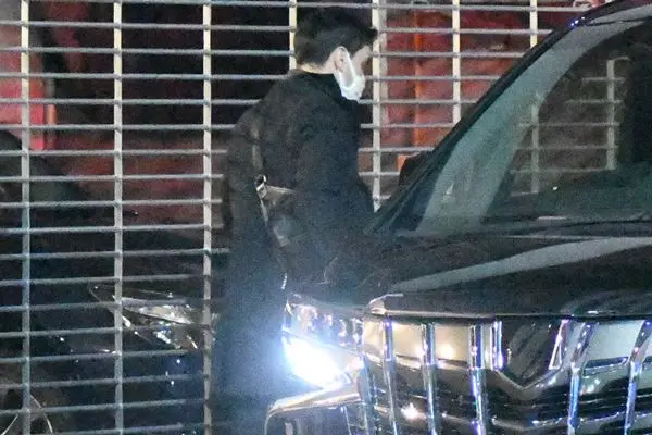 画像 写真 米倉涼子 恋人とお忍びの一夜 交際報道1年も変わらぬ親密ぶり 5枚目 女性自身