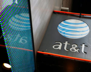 「ネット遅すぎる」90歳男性が企業CEO宛に100万円で新聞広告