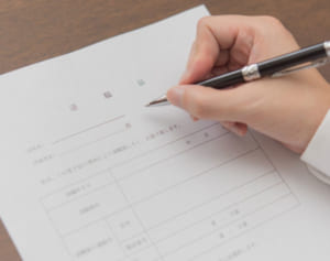 コロナ禍で急に解雇されたら…退職届にすぐにサインしてはダメ