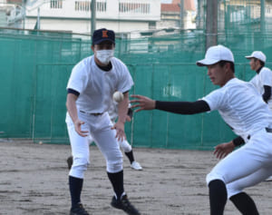 甲子園春夏連覇のエース島袋さんが指導者デビュー　母校興南のコーチ就任