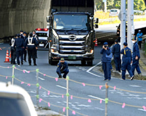 【動画あり】防犯カメラ映像を基に再現、県警が現場調査　沖縄・浦添多重事故