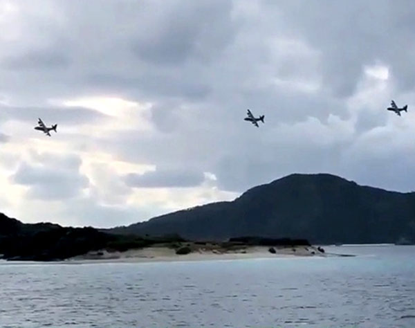 米軍機の低空飛行「明らかに基準逸脱」沖縄知事公室長が電話抗議