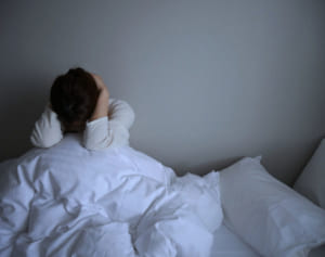 「大人のおねしょ」に健康リスク…「迷わず泌尿器科へ」と専門医