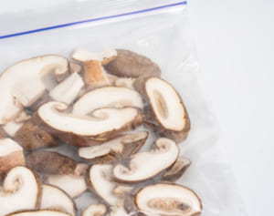 鷄ひき肉からきのこ類まで…ムダを防ぐ冷凍法とアレンジレシピ