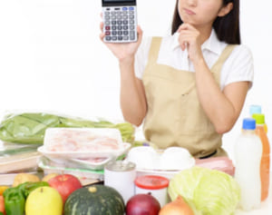 自宅での飲食費が4691円増！コロナ禍で増えた出費の対応策は？