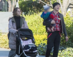 堀北真希さん　ママ友と談笑、家族で田舎に移住！根強い復帰待望論も“幸せなリタイア生活”