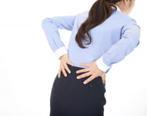 “寒い日の腰痛”には鍼灸師がおすすめする「うつぶせ足上げ」