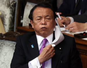 副総理なのに…麻生大臣「マスクいつまで？」発言に批判殺到