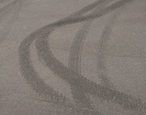 大富豪の息子、誕生日プレゼントの車で女性をひき殺し逮捕