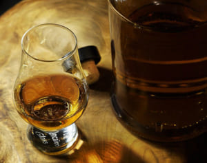 ウイスキーメーカーが1千万円で「最高の拳」を募集