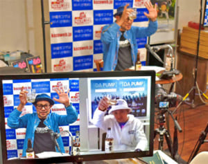 ISSAとリモート飲みで乾杯♪　コザのウイスキー「ヤバいくらいうまい！」と絶賛