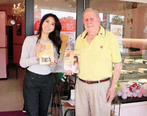 エルビス・プレスリーと近所だった！「ステーキハウスサムズ」の創立者が92歳で自叙伝出版