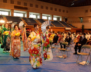 PCR「陰性」限定で成人式　石垣市、2カ月遅れで祝う