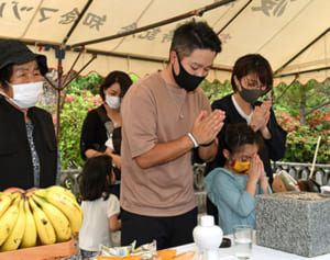 「強制集団死」の犠牲者悼む　渡嘉敷村内、遺族ら鎮魂の祈り