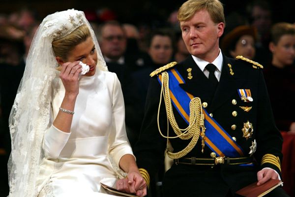 欧州王室にみる眞子さま結婚の道 涙の会見で世論一変した例も