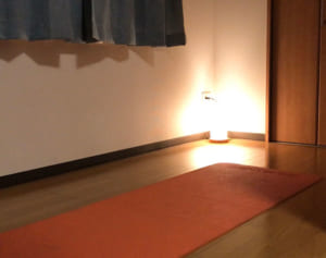 1日の疲れは眠る前の5分のヨガで取る！専門家が解説