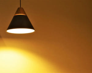 「快眠導く」と専門家がすすめる「寝落ちヨガ」4ポーズ