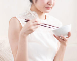 “ごっくん”筋鍛える飲み込みトレーニング　誤嚥性肺炎予防にも