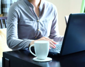 ステイホームで知りたい　医師教える「腰痛防ぐ正しい座り方」