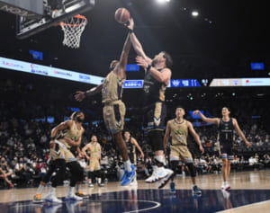 沖縄アリーナ初イベントは「キングスvsキングス」！　公式戦中止で披露