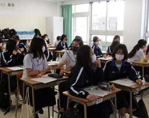 「私は大丈夫」が危険　薬物乱用防止に向けて高校で講義