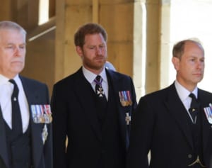 無視され続けたヘンリー王子、女王の誕生日前日にアメリカへ