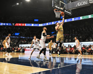 沖縄アリーナ初の公式戦　3500人観戦　キングス惜敗