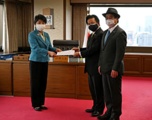 選択的夫婦別姓導入求める　沖縄の風、法相へ要請書