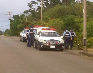 宮古島の殺人事件　息子なお行方つかめず　被害男性とトラブルか　周辺の小中学校でも捜索