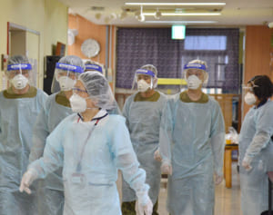 介護現場の怒り「厚労省“宴会課長”はセミナー開催を断ったのに」