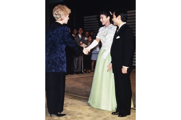 皇后3年目へ！雅子さま歴代ドレス写真と着こなしポイント