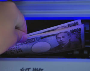 燃料費高騰は5月まで、ATM利用料は110円増　コロナ禍の値上げ