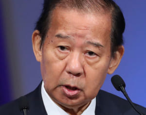 二階俊博氏 子ども庁会議で本部長に「定年制どうなった？」の声