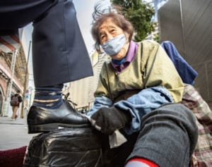 靴磨き歴50年のおばあちゃん“指紋が消える”ほどの仕事の流儀