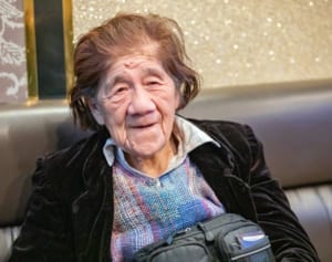 おばあちゃんは89歳の靴磨き職人　5人の子供を育て上げた半生