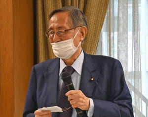 「国頼み、沖縄らしくない」　細田元官房長官が持論　緊急宣言効果を疑問視