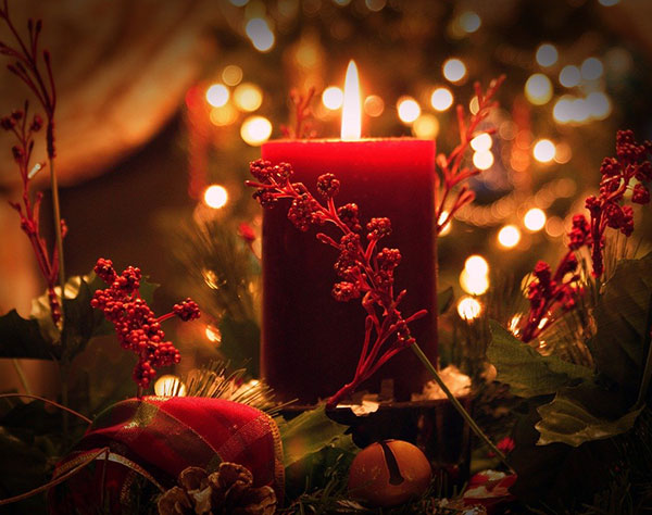 カルト教祖がミイラ化…遺体にクリスマスの電飾施されていた