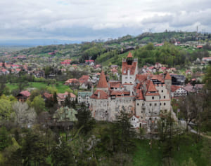 “ドラキュラの居城”、ワクチン提供と城内見学を無料提供