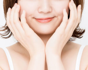 顔の深部に働きかけて老け顔を引き締める「顔筋ひっぺがし」