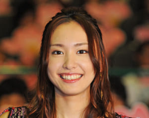 新垣結衣さん、星野源さんと結婚　「逃げ恥」カップル現実に！