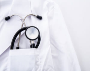 警鐘鳴らした当人が…医師会会長パーティ出席で謝罪内容に非難