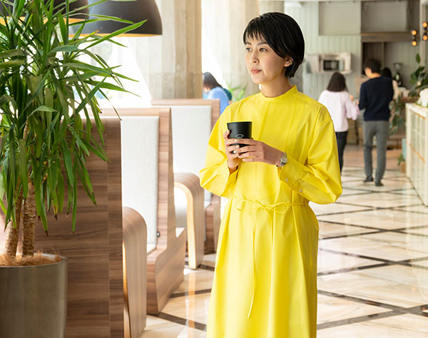 セリフが話題の大豆田とわ子は黄色使いファッションも凄い