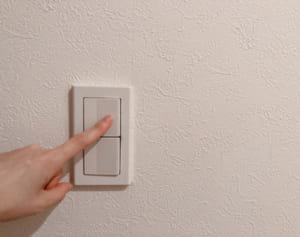 「電気をこまめに消す人はたまらない」節約新常識をFPが解説