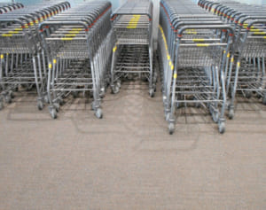 お金が貯まる人は「スーパーは裏口から入る」その理由は？